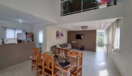 Casa espaçosa em condomínio com 3 dormitórios e área de lazer completa - Residencial Cambarah, Jarinu