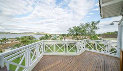 Cobertura Duplex Mobiliada no Resort Porto da Lagoa – Sofisticação e Qualidade de Vida à Beira da La