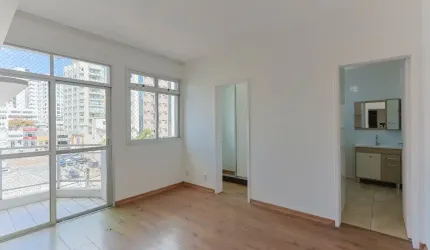 Conforto e localização: apartamento de 83m² com 2 quartos no coração de Florianópolis!