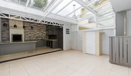 Sobrado espaçoso à venda no Boa Vista