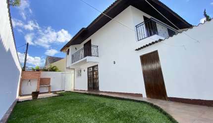 Sobrado de Esquina com Amplo Quintal no Jardim das Américas