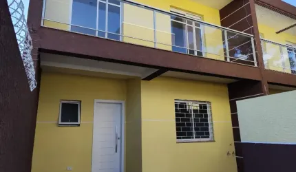 Sobrado novo à venda com 3 quartos, 1 suíte, 104m², no Santa Cândida, Curitiba.