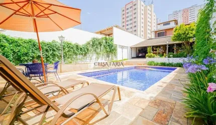 Sobrado com 3 Quartos e 6 banheiros à Venda, 297 m²
