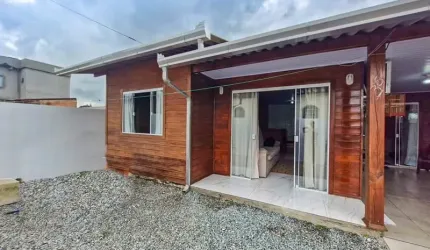ASA MISTA DE ALVENARIA E MADEIRA DE LEI, com 02 Dormitórios; Ótimo Retorno em Locação!  SOBRE O IMÓVEL:  -- Frente Leste (Excelente iluminação e ventilação) -- Edificação de 102,00 m2 privativos -- 02