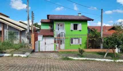Casa localizada no bairro Nossa Senhora das Graças/Canoas