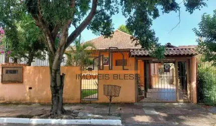 Casa localizada no bairro Nossa  Sra. das Graças/Canoas