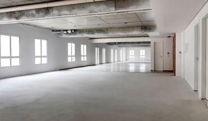 Escritório de 349 metros quadrados ao lado do Garten Shopping