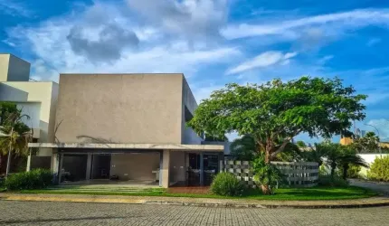 Casa duplex em condomínio fechado no bairro de Candelária