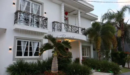 Casa com 4 suítes e 4 vagas cobertas no Bosque dos Poetas