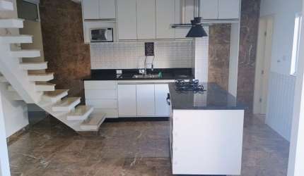 Casa sobrado três quartos