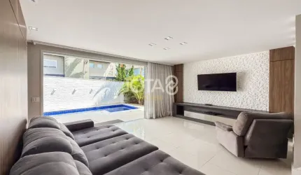Casa  com 4 suítes e piscina  em Santa Felicidade