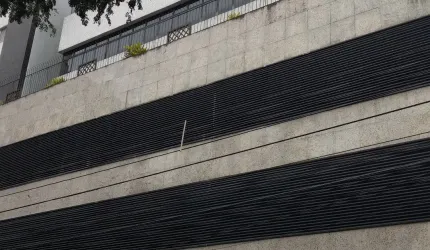 04 ANDARES COM UMA ÚNICA SALA COMERCIAL