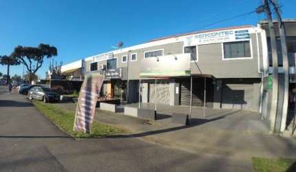 Conjunto Comercial para alugar, 40.00 m2 por R$1300.00  - Uberaba - Curitiba/PR