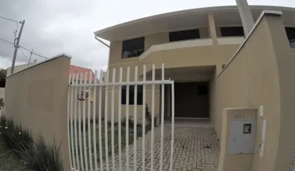 Sobrado com 3 quartos  à venda, 82.09 m2 por R$365000.00  - Alto Boqueirao - Curitiba/PR