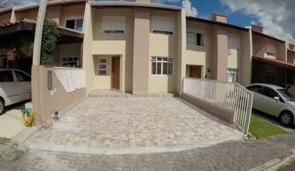 Sobrado com 3 quartos  para alugar, 74.14 m2 por R$2200.00  - Xaxim - Curitiba/PR