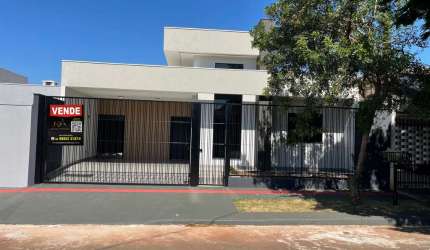 Vende-se Bela Casa Térrea no Parque das Laranjeiras em Maringá