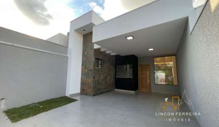 Vende-se Bela Casa Térrea no Jardim Monte Rei em Maringá