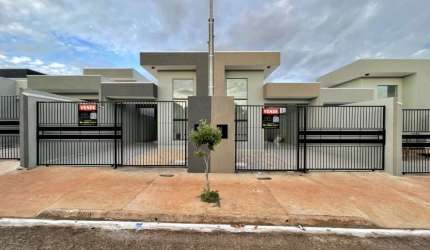 Vende-se Linda Casa Com Corredor Lateral em Sarandi