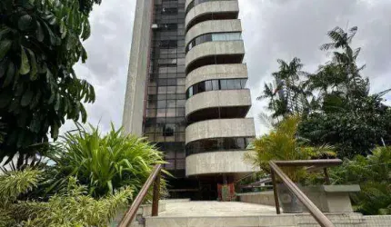 4 suítes, 3 vagas, 1 apartamento por andar, Casa Forte