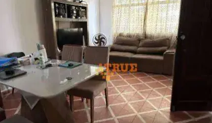 Casa Próxima da Praça Vitoriano Regueira
