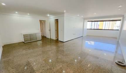 Apartamento à Venda com 3 quartos, 3 banheiros, 4 vagas e 194m² por R$ 1.200.000