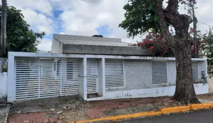 Casa com 4 quartos à venda em Casa Amarela - 800.000