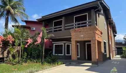 Linda Casa em Condomínio à Venda na Morada da Praia, Bertioga/SP - 5 Quartos, 4 Suítes e 338m² de Luxo!