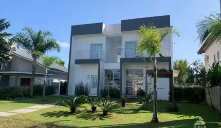 Casa de Alto Padrão em Condomínio Morada da Praia - Bertioga/SP: 6 quartos, 6 suítes, 4 salas, 2 banheiros, 5 vagas, 214m².