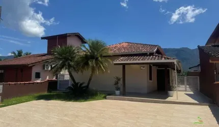 Imóvel à venda em condomínio: Casa térrea com 4 quartos, 2 suítes, churrasqueira e piscina em Morada da Praia, Bertioga-SP.