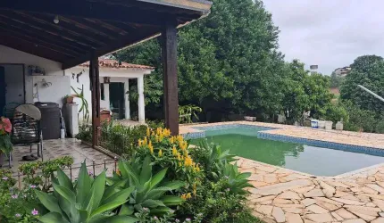 CHàCARA EM CONDOM&#205;NIO COM PISCINA