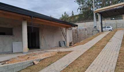 Casa em condomínio médio padrão