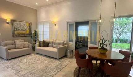 Linda casa a venda no condominio Portal das Araucarias