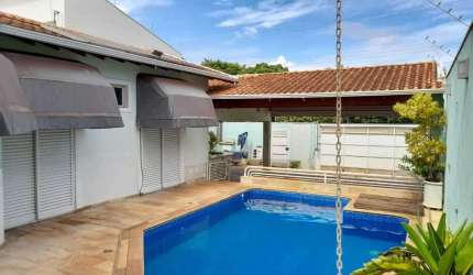 Bela Casa a venda no Jardim Celiamar