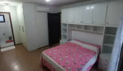 Sobrado-PORTEIRA FECHADA-VALOR ÚNICO-bairro Portão Curitiba-Pr