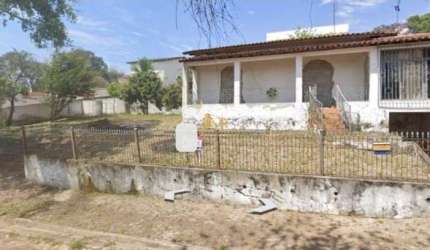 Excelente Oportunidade: Casa para Reforma em Dois Lotes – Guaratinguetá