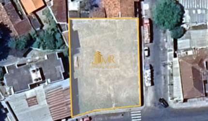 Lote de esquina todo murado em excelente localização