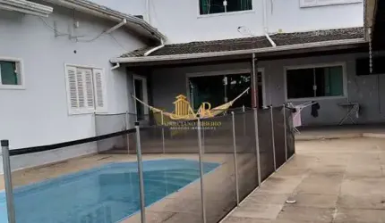 Sobrado na Avenida Peixoto de Castro, Lorena, Próximo a Fatea,  04 dormitórios