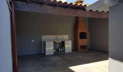 CASA COM TRÊS QUARTOS 200 METROS DE TERRENO - LOCALIZAÇÃO PREVILEGIADA EM AMERICANA