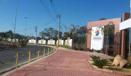 Apartamento em Salto com 2 dormitórios e 2 vagas para veículos