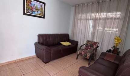 Casa à venda na Vila Cristo Redentor em Várzea Paulista-SP: 2 quartos, 1 sala, 1 banheiro, 2 vagas - 177m²!