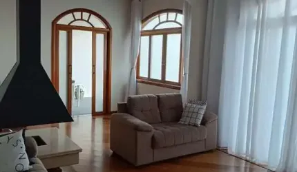 CASA AMPLA COM 3 QUARTOS/1 SUÍTE COM PISCINA NO JARDIM ESTÁDIO.