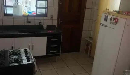 Casa à venda em Várzea Paulista-SP, Jardim América, 3 quartos, 1 sala, 3 banheiros, 2 vagas, 275m². Confira!