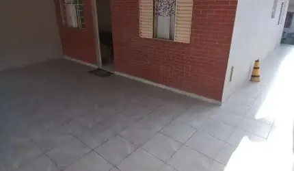 OPORTUNIDADE: CASA TERREA COM 2 QUARTOS E EDÍCULA.