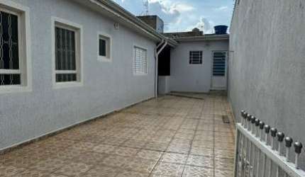 OPORTUNIDADE: ÓTIMA CASA DE 02 QUARTOS/01 SÚITE E EDÍCULA.