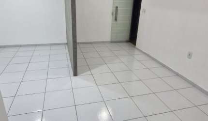 SALA  COM BANHEIRO  NA TORRE