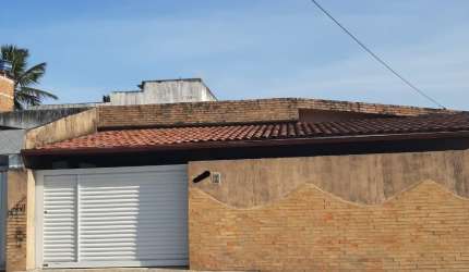 EXCELENTE CASA RESIDENCIAL NO EXPEDICIONÁRIOS COM 03 QUARTOS E EXCELENTE QUINTAL