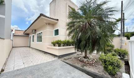 Casa com 2 quartos à venda na dos Ingas, 85, Madri, Palhoça por R$ 580.000