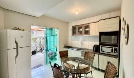 Casa com 2 quartos à venda na Arco Iris, 61, Potecas, São José por R$ 310.000