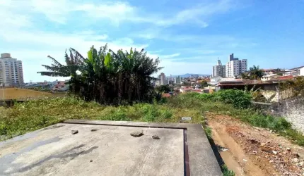 Terreno à venda na Rua Manoel Loureiro, 875, Barreiros, São José por R$ 1.200.000