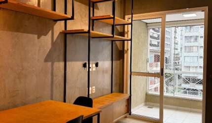 Apartamento semimobiliado para alugar em Porto Alegre no bairro Menino Deus.